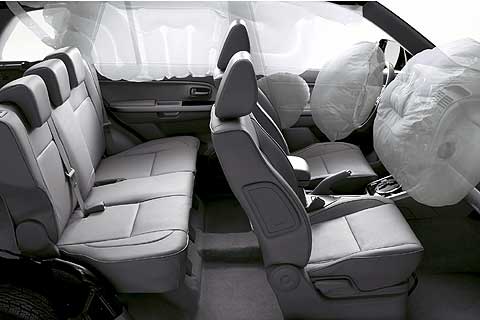 Airbags and interior configuration the 2007 Suzuki Grand Vitara Compact Sport Utility Vehicle