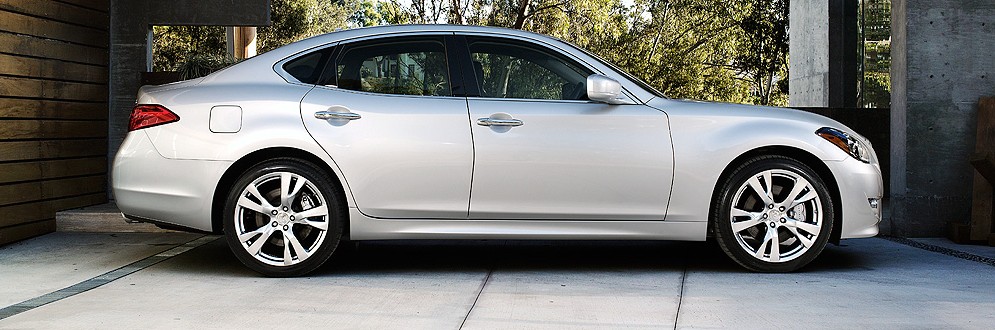Infiniti M37 Luxury Full-Size Sedan